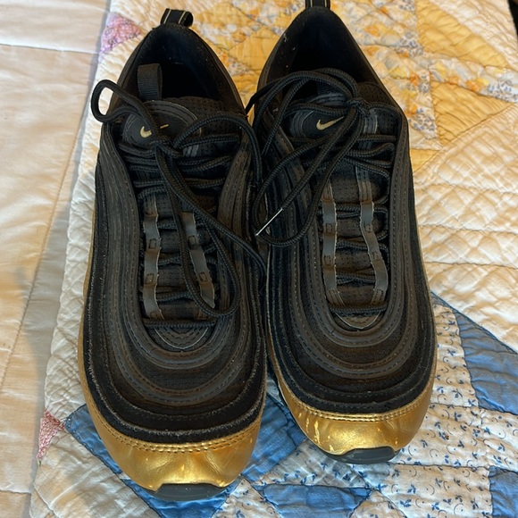 Nike Air Max 97 Black Metallic Gold Tennis Shoes Sneakers - Picture 2 of 12